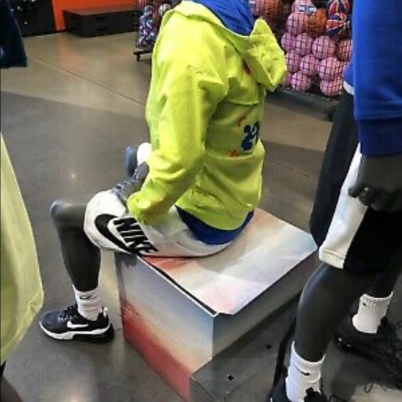 Nike Men Windrunner Fullzip Windbreaker - Picture 3 of 7